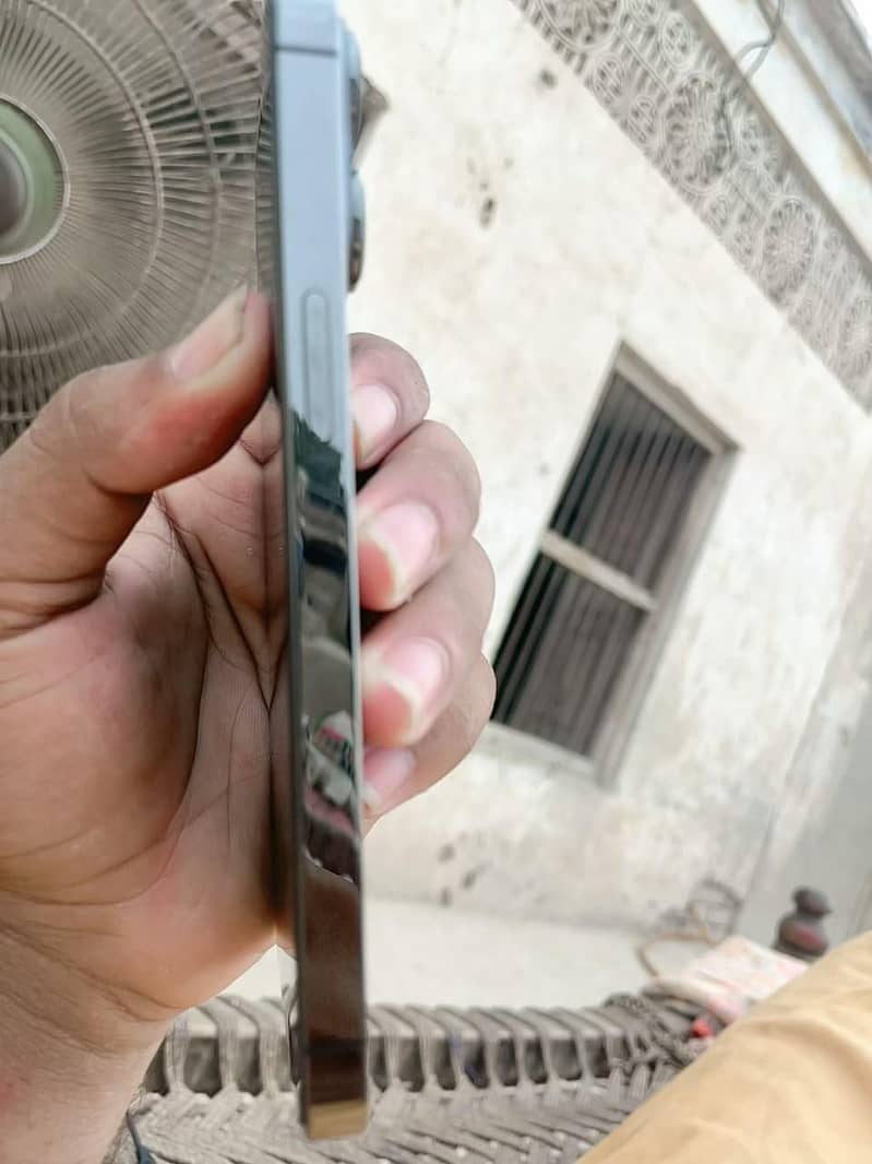 Apple iPhone 13 Pro 2
