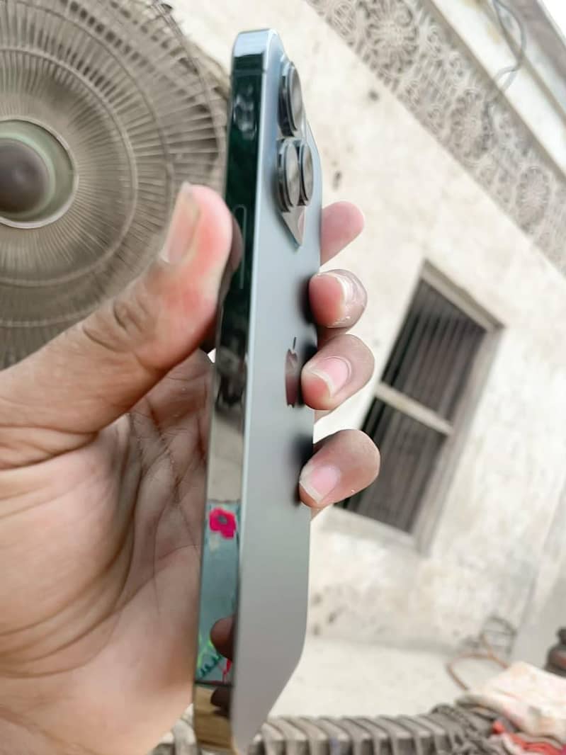 Apple iPhone 13 Pro 3