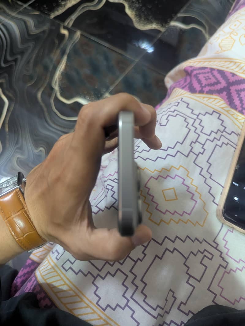 Apple iPhone 16 Pro 1
