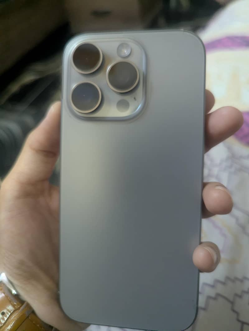 Apple iPhone 16 Pro 3