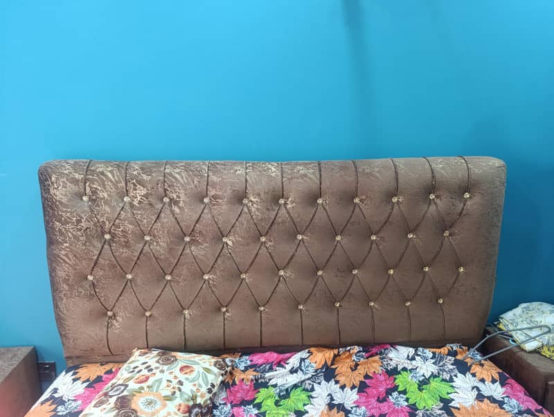 bed with safe table 0