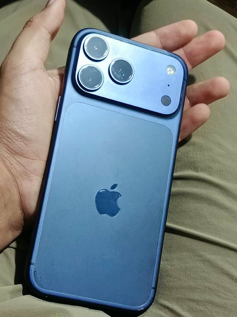 Apple iPhone 17 Pro Max 0