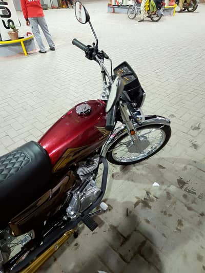 Honda 125 self start gold edition