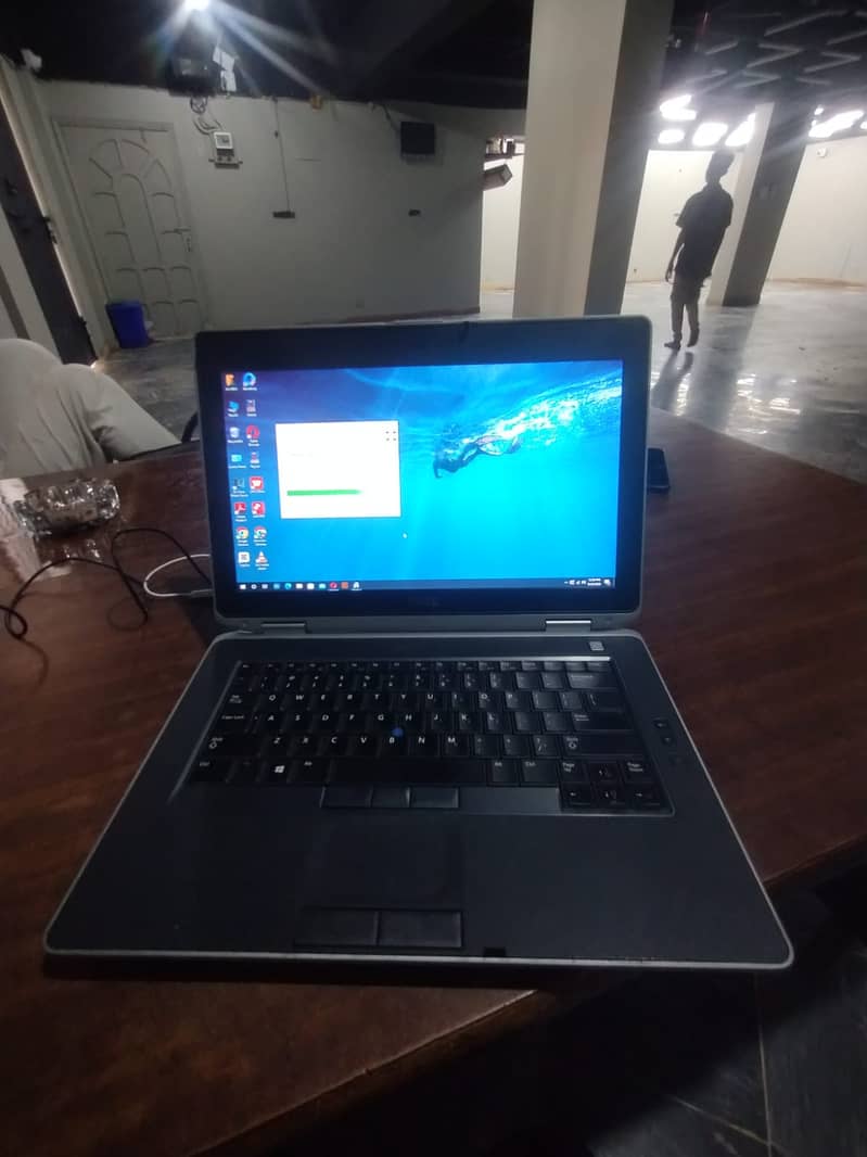 Dell Latitude E6430 0