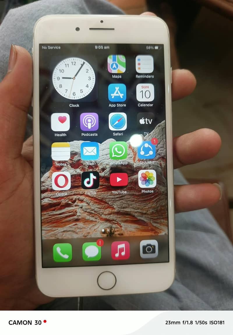 Apple iPhone 7 Plus 0