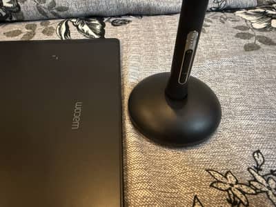 Wacom Intuos Pro (Medium) Graphics Tablet