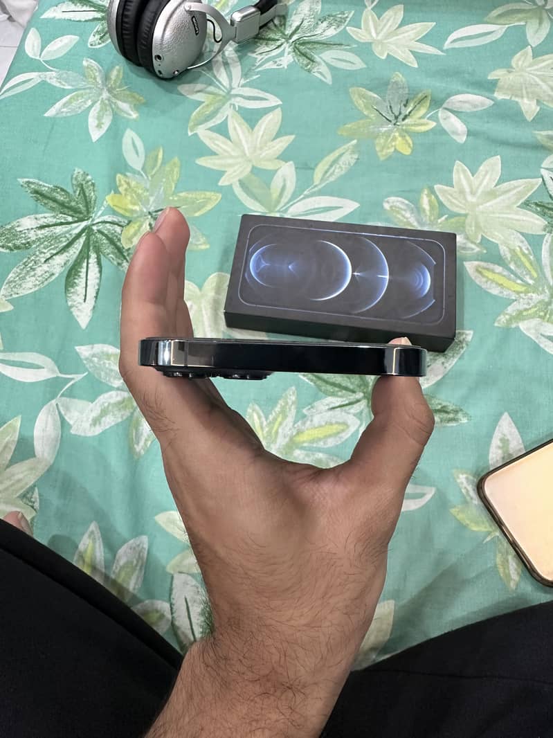 Apple iPhone 12 Pro Max 1