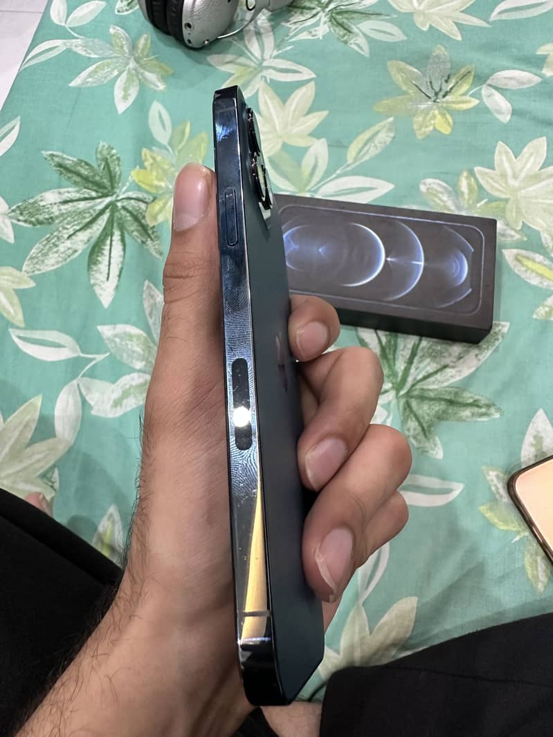 Apple iPhone 12 Pro Max 4