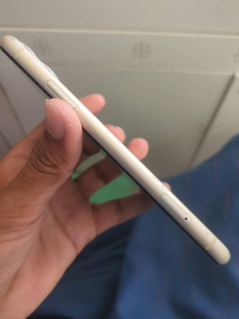 Apple iPhone 11 3