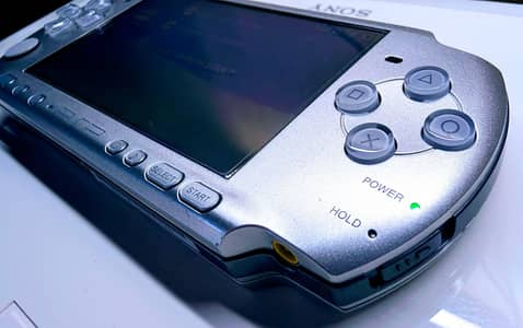 PSP 3000 Silver 64GB Jailbreak With Charger