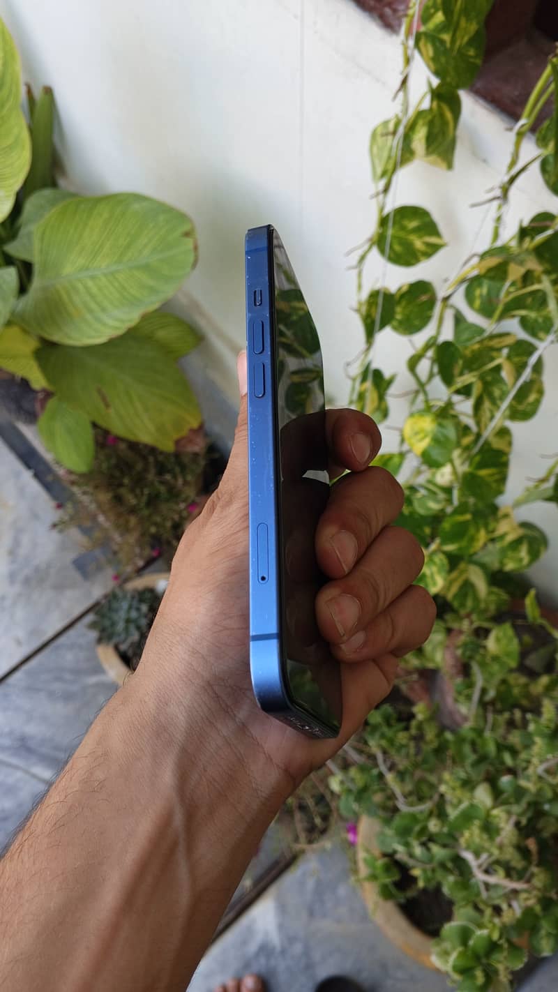 iPhone 13 3