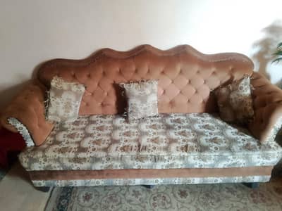 7 seaters 10/10 sofa set