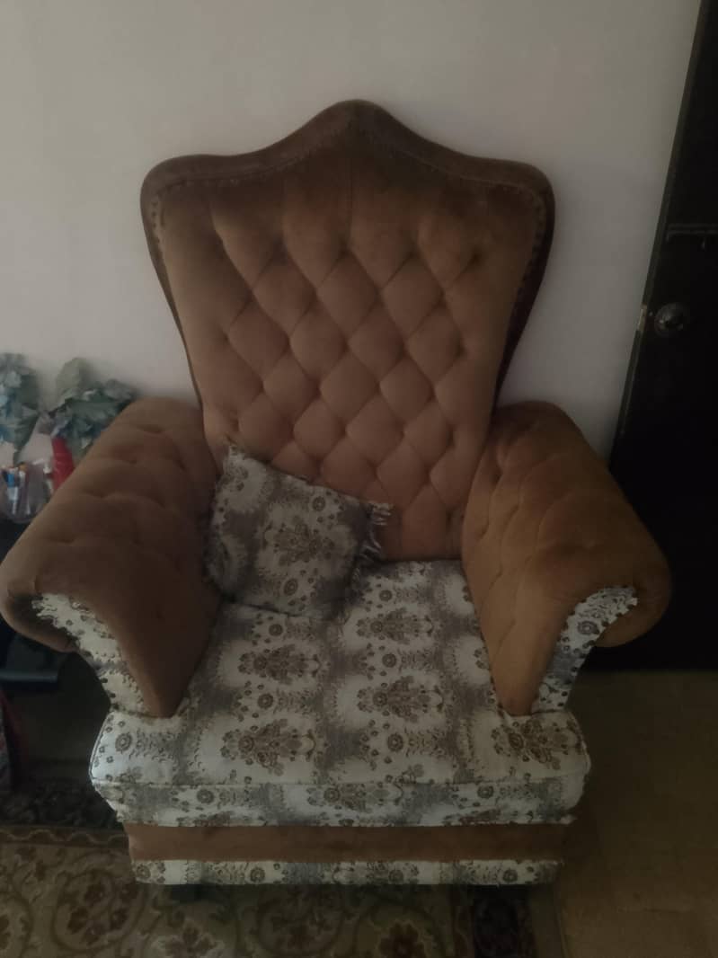 7 seaters 10/10 sofa set 5
