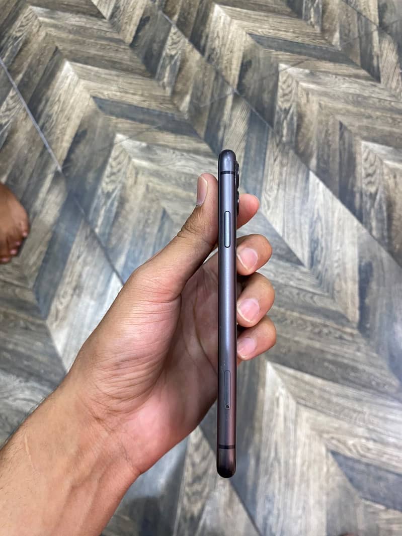 Apple iPhone 11 3