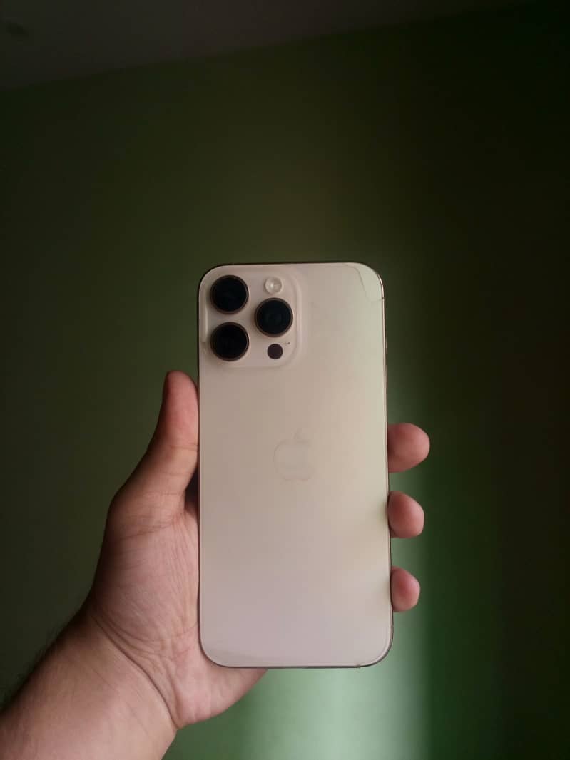 Apple iPhone 16 Pro Max 0