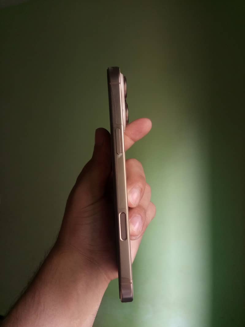Apple iPhone 16 Pro Max 4