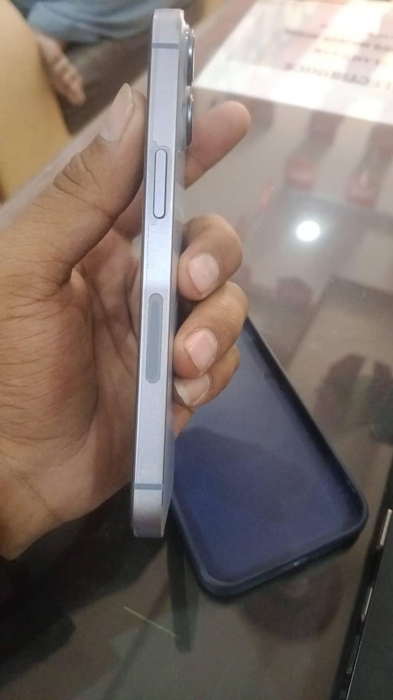 Apple iPhone 14 3
