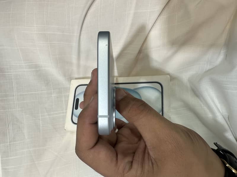 Apple iPhone 15 4
