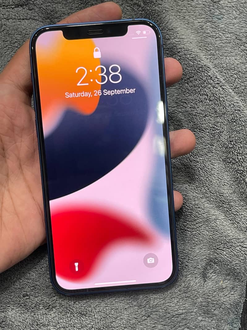 Apple iPhone 12 4