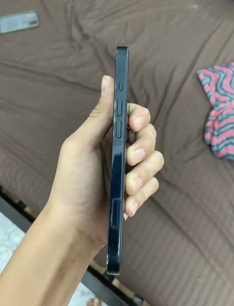 Apple iPhone 13 2