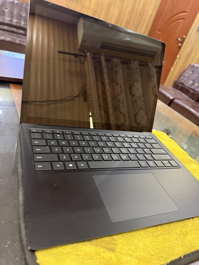 Surface laptop 2