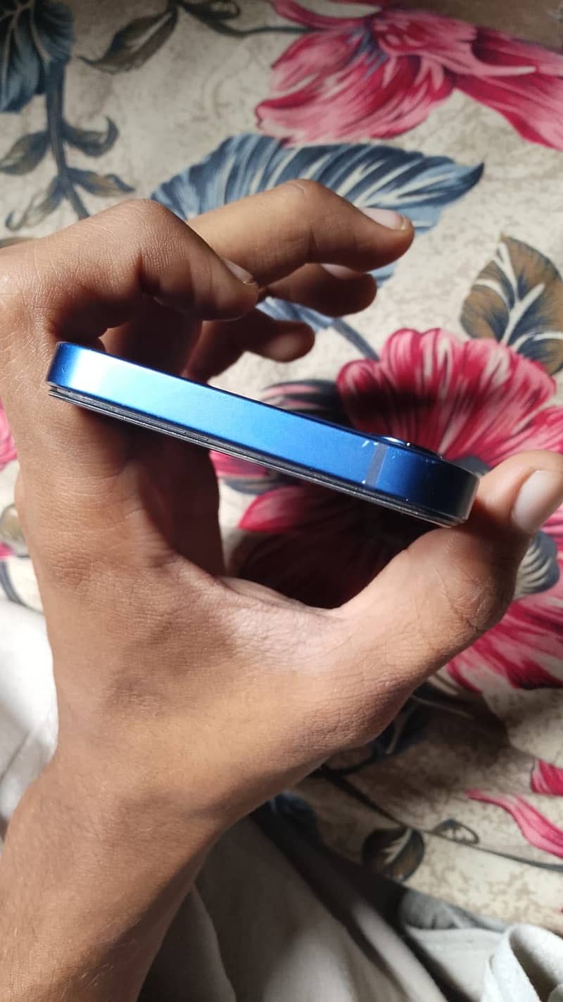 Apple iPhone 12 7