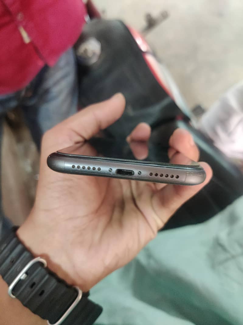 Apple iPhone 11 0