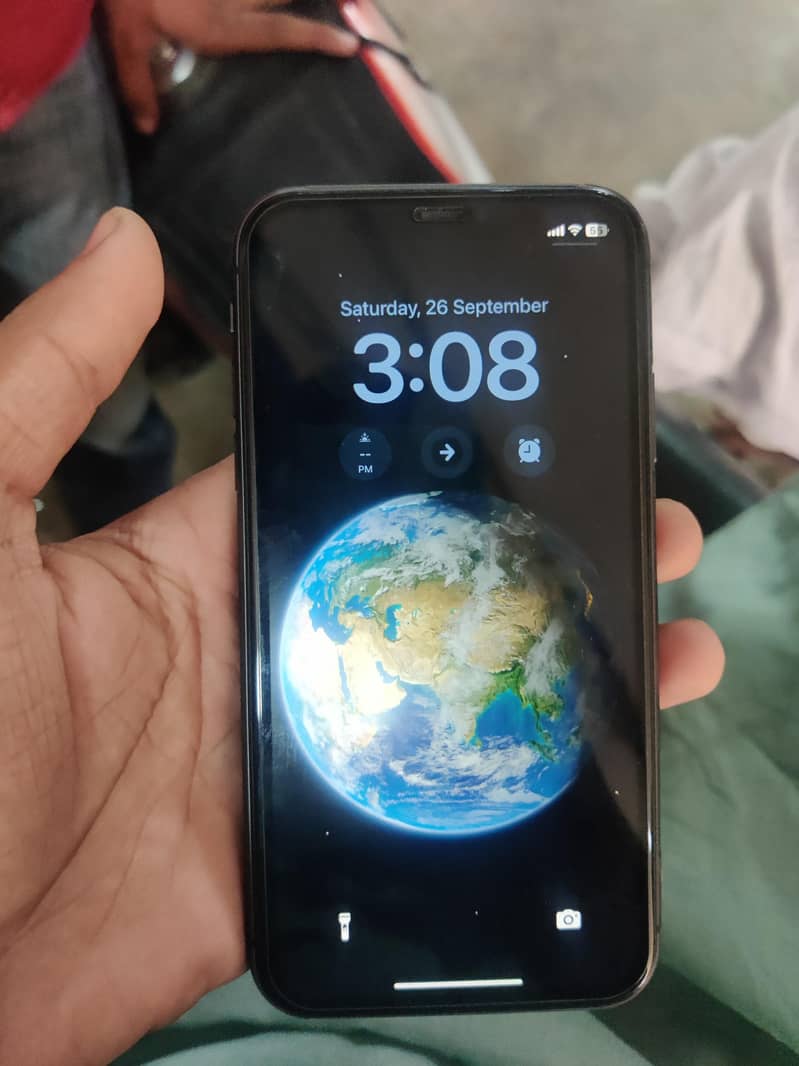 Apple iPhone 11 4