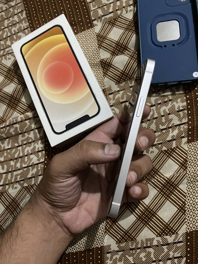 Apple iPhone 12 2