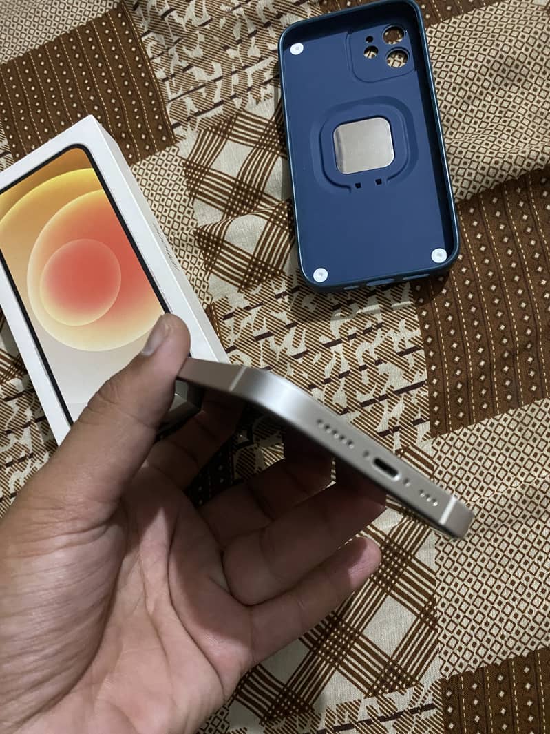 Apple iPhone 12 6