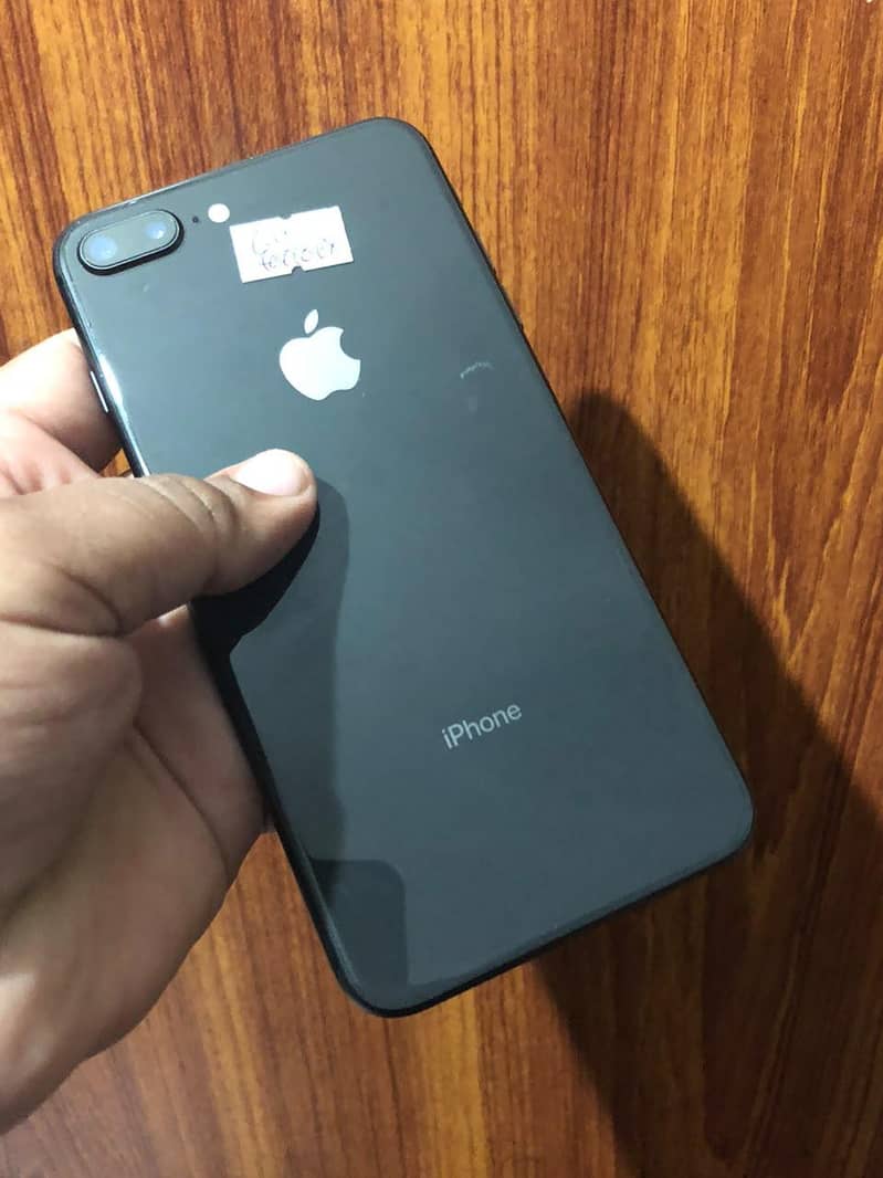 Apple iPhone 8 Plus 3