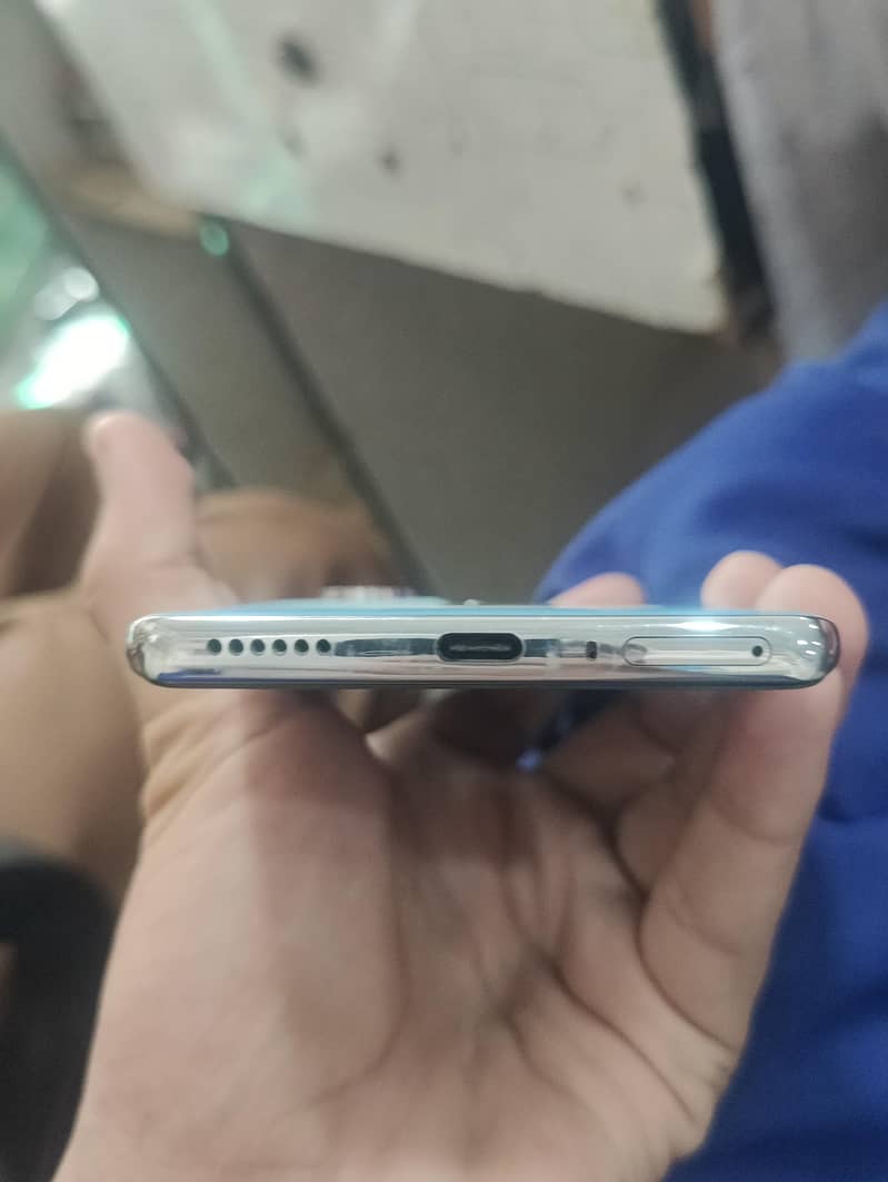 Tecno CAMON 40 Pro 1