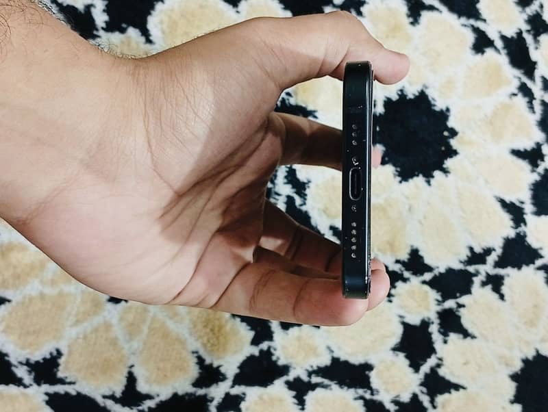 Apple iPhone 15 7