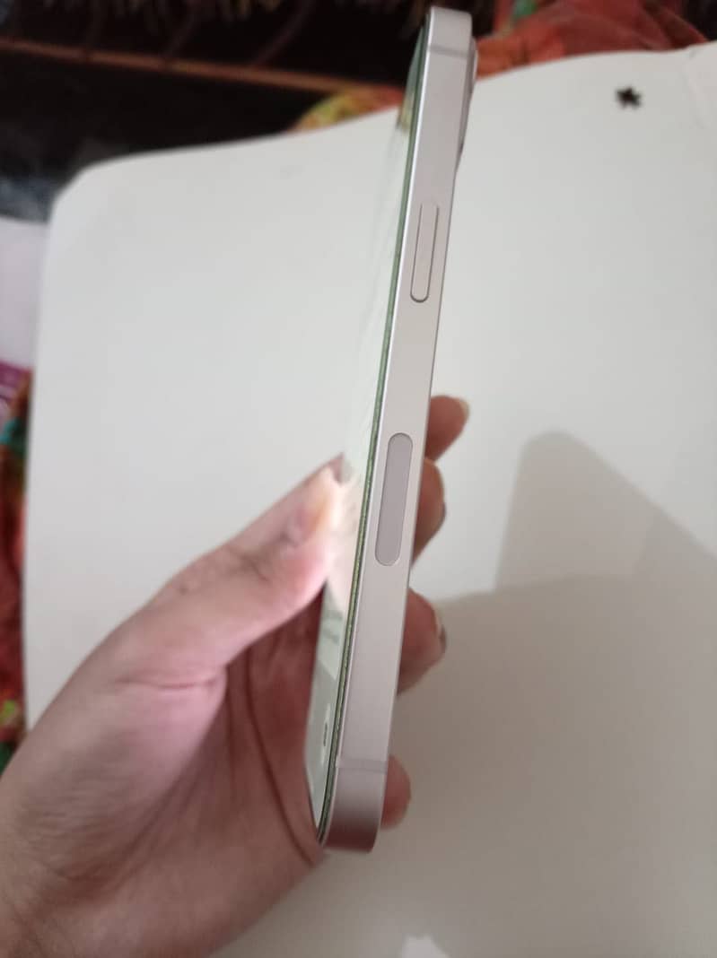 Apple iPhone 13 2