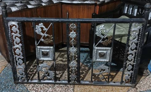 iron bed front side