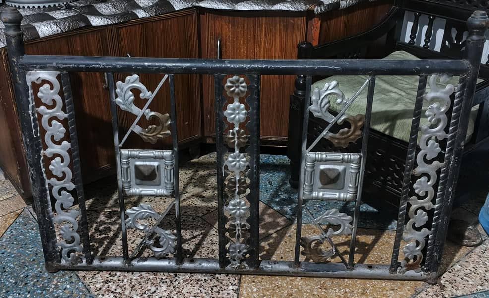 iron bed front side 0