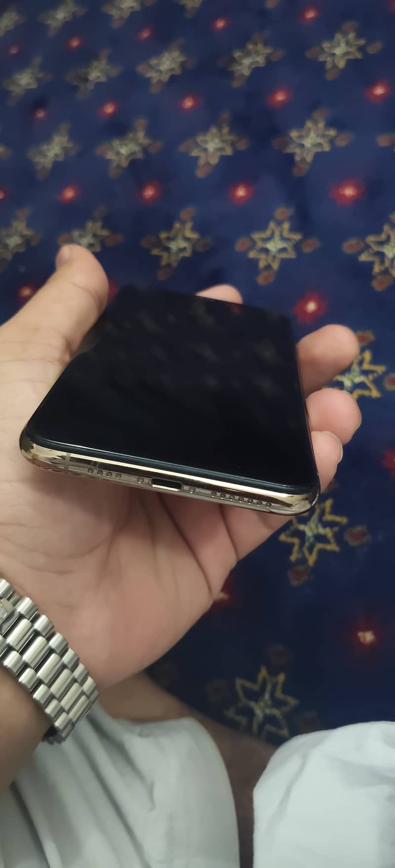 Apple iPhone 11 Pro Max 4