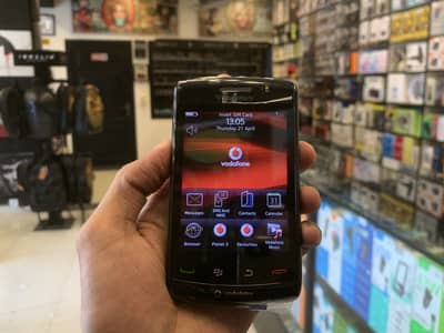BlackBerry Storm2 9520 Brand New Complete Box Accessories