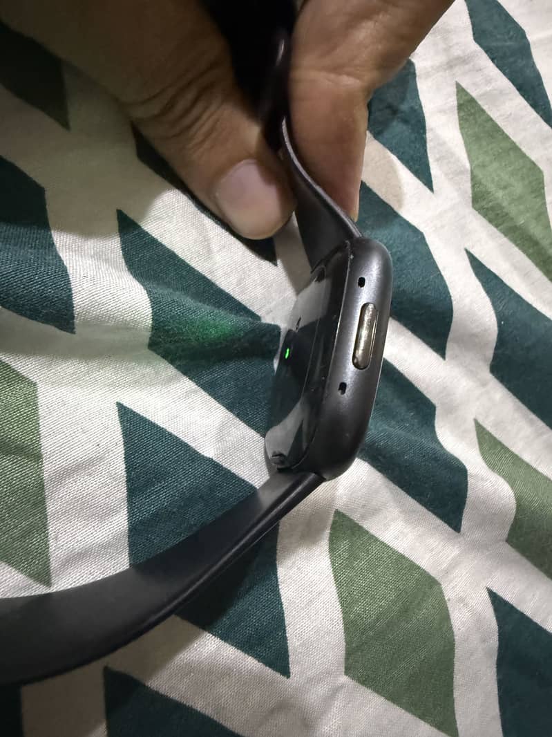 Fitbit versa 4 3