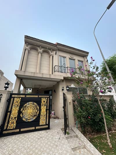 5 MARLA HOUSE BRAND NEW BEAUTIFUL LOCATION AVAILABLE FOR RENT