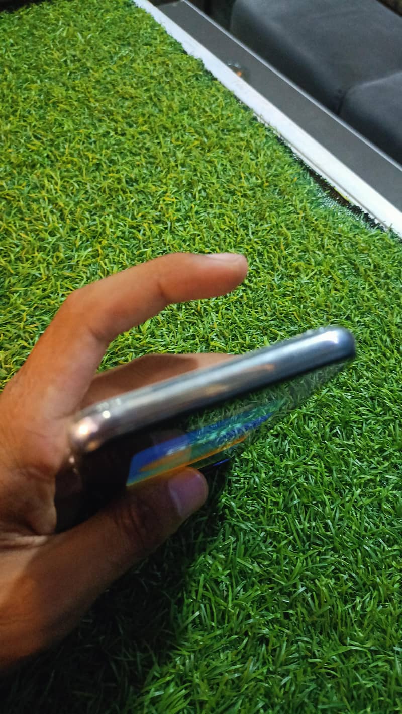 Apple iPhone X 3