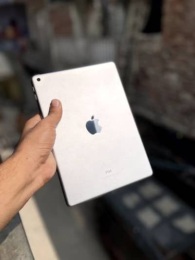 I pad 5th generation 128gb non water pack exchange 03064178199