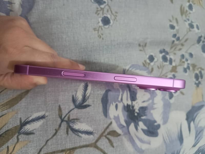 Apple iPhone 16 2