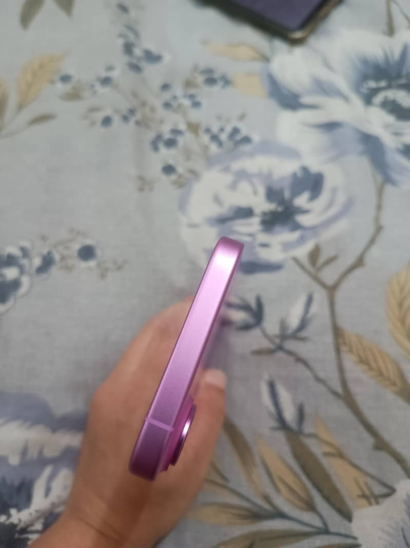Apple iPhone 16 3
