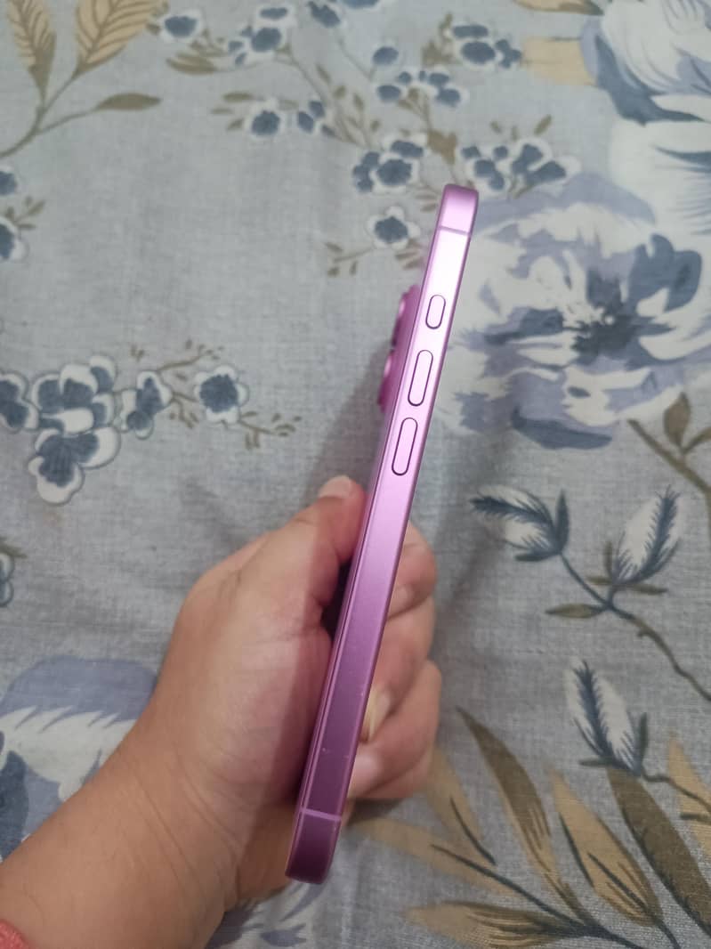 Apple iPhone 16 4