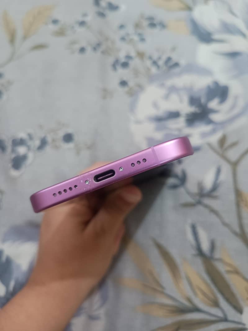 Apple iPhone 16 5