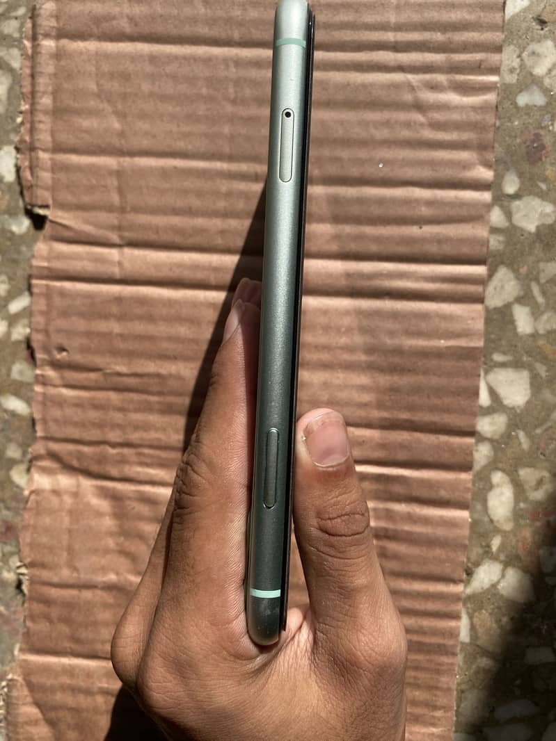 Apple iPhone 11 3