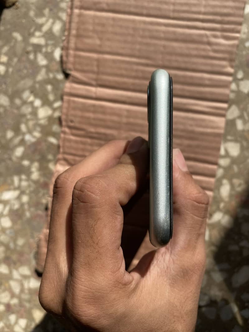 Apple iPhone 11 6
