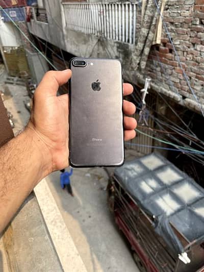 I phone 7plus 32gb non BP excahnge possible 03064178199