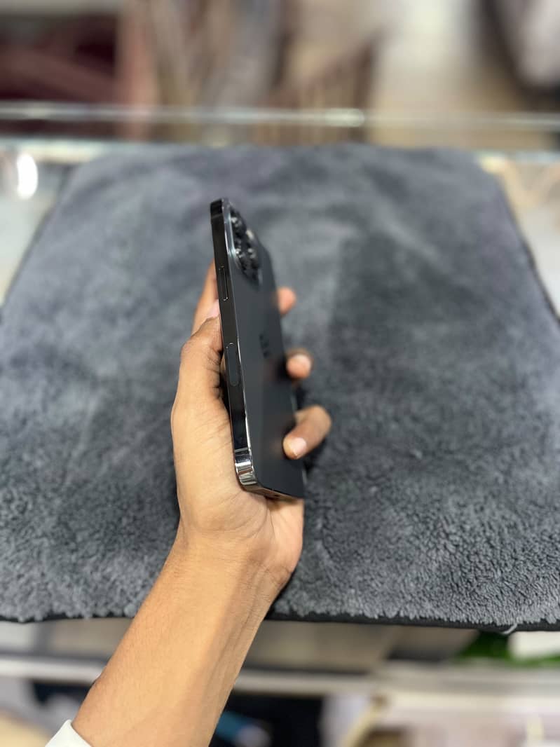 Apple iPhone 13 Pro 2